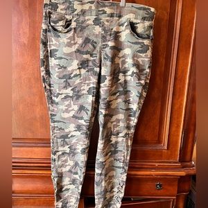 Fashion to figure size 1x camo leggings